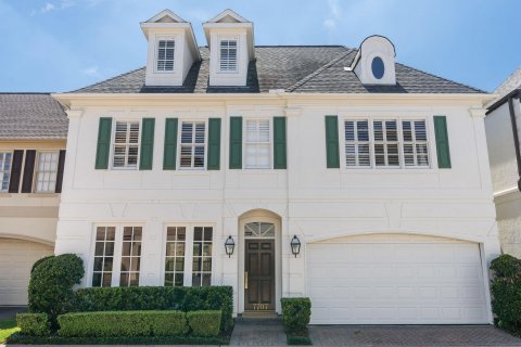 7707 N Hunters Court Drive